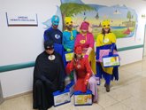 Foto: Seis superhéroes llegan al Hospital 12 de Octubre en Madrid para ayudar a niños con cáncer