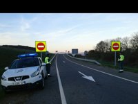 Interceptado un octogenario tras circular 30 kilómetros en sentido contrario por la A-52