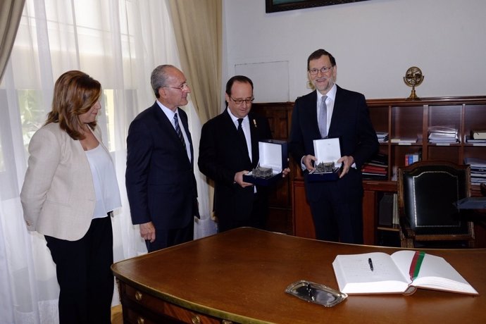 De la Torre entrega a Hollande y Rajoy un obsequio en presencia de Susana Díaz