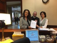 El PSOE propone una ley que permite a los menores solicitar un cambio de género en el registro