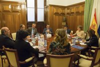 Oria propone a la ministra continuar con las inversiones en infraestructuras rurales