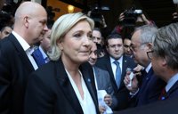 Le Pen desata la polémica en Líbano por no ponerse el velo islámico