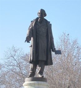                                Estatua De José Zorrilla En Valladolid