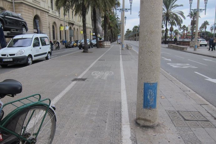 Carril bici de barcelona, bicicleta, movilidad