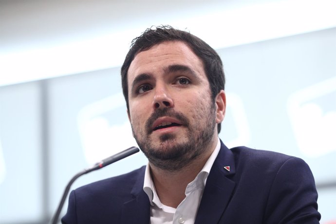 Alberto Garzón ofrece una rueda de prensa en la sede de IU