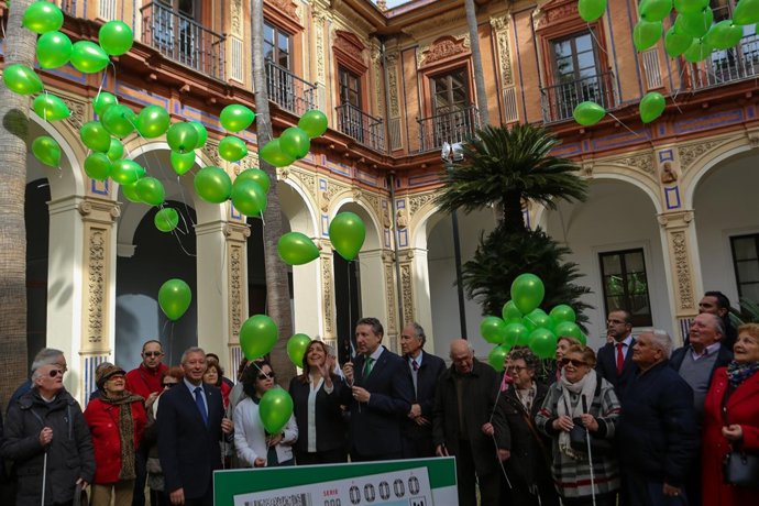 Susana Díaz preside la presentación del cupón de la ONCE por el 28F