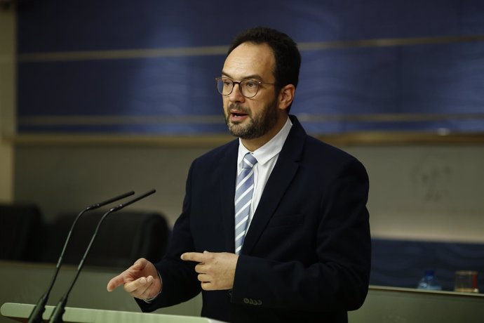 Rueda de prensa de Antonio Hernando en el Congreso