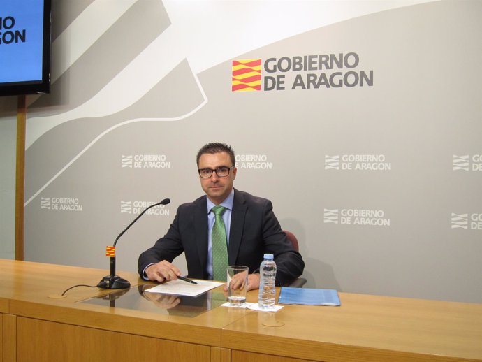 El director general de Contratación, Miguel Ángel Bernal, hoy en rueda de prensa