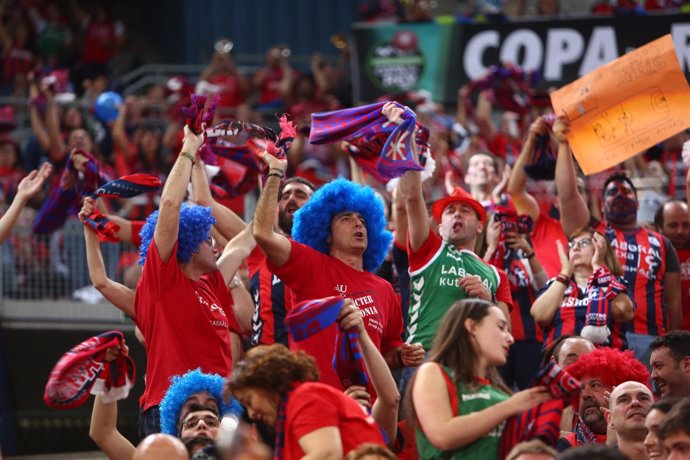 Afición del Baskonia en el Fernando Buesa Arena