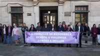 Redondela se concentra contra la violencia machista tras la muerte de una vecina en una explosión intencionada