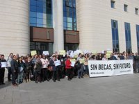 Padres y alumnos de la Universidad de Navarra recurren al TSJN la nueva convocatoria de becas del Gobierno foral