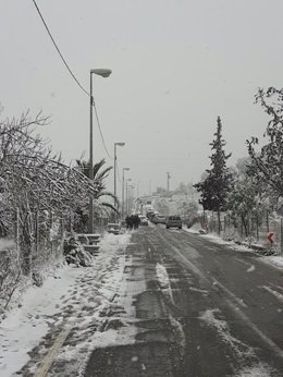 Carretera afectada por nieve, nevada, frío, hielo