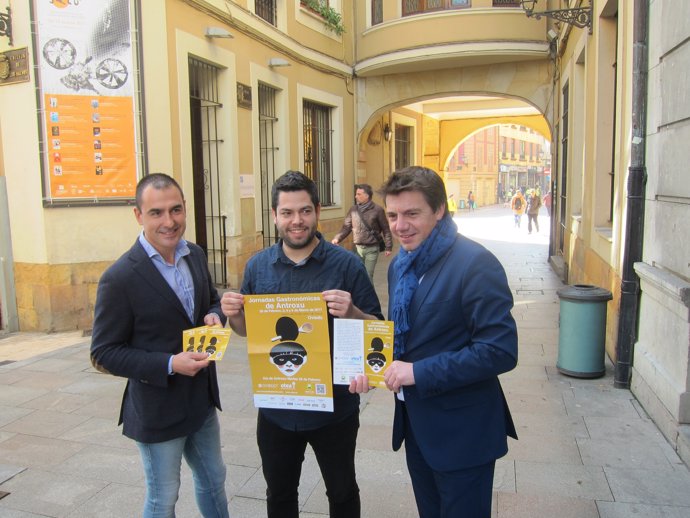 Rubén Rosón, José Luis Álvarez y David González presentando el Antroxu 2017.