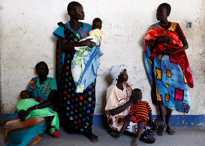 Madres con sus hijos en una clínica de UNICEF en Unidad