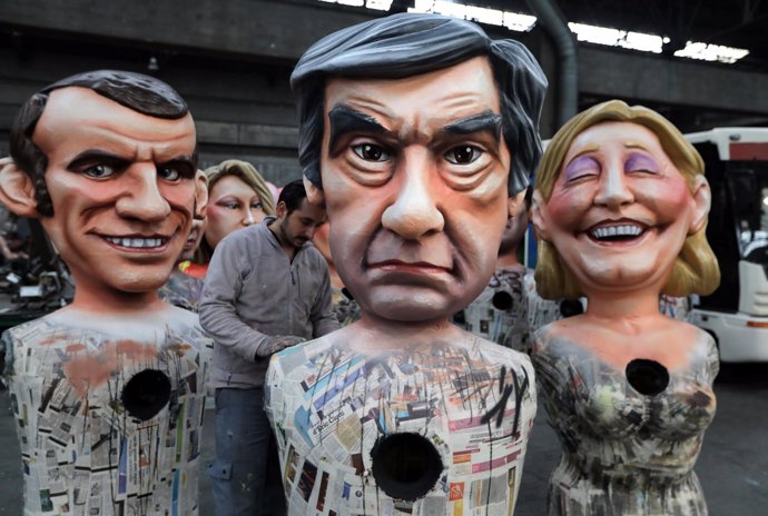 Figuras de Fillon, Le Pen y Macron para el carnaval de Niza