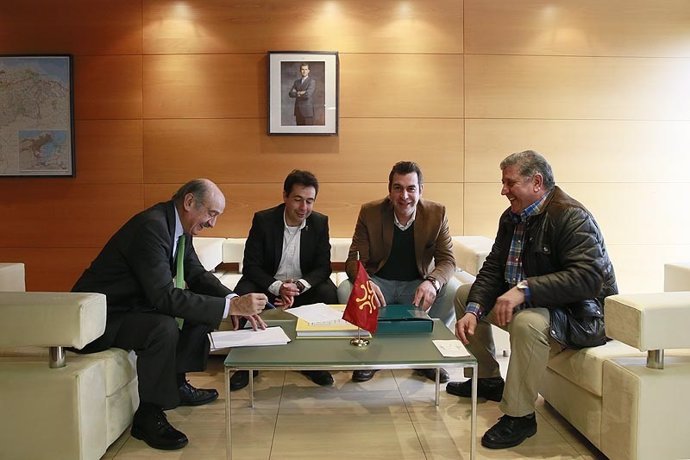Mazón se reúne con el alcalde de Santoña