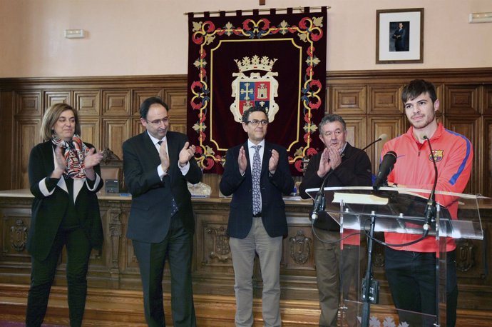 Recibimiento a Oscar Husillos en el Ayuntamiento de Palencia
