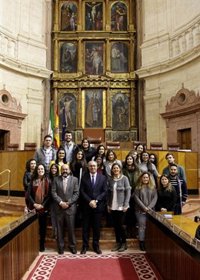 Alumnos del máster de Culturas de Paz de la Cátedra Unesco visitan el Parlamento de Andalucía y se reúnen con Durán