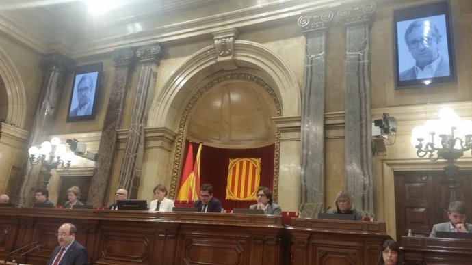 El Parlament homenatja l'exdiputat socialista Francesc Casares i Potau