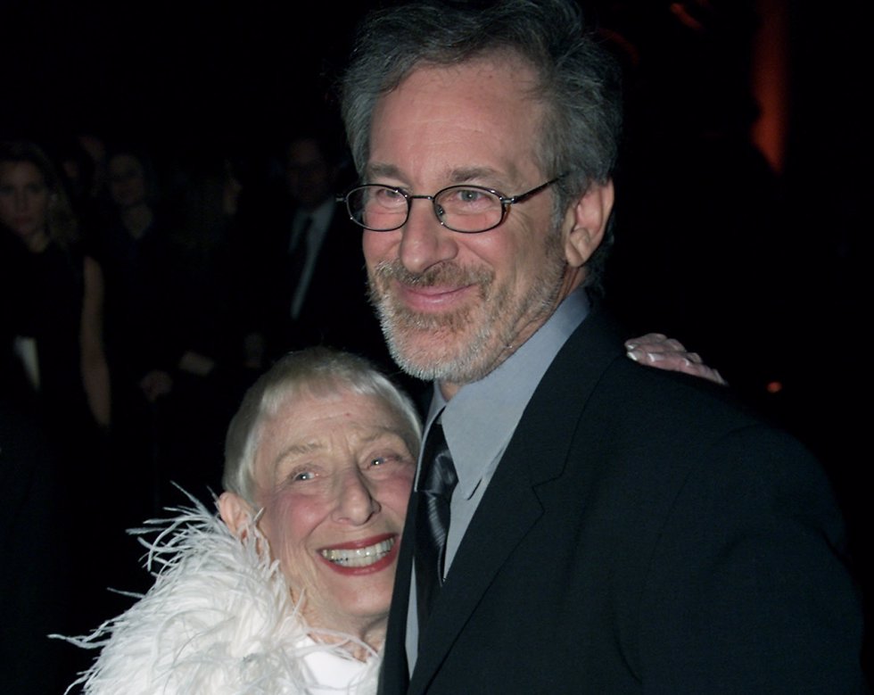Steven Spielberg y su madre Leah Adler