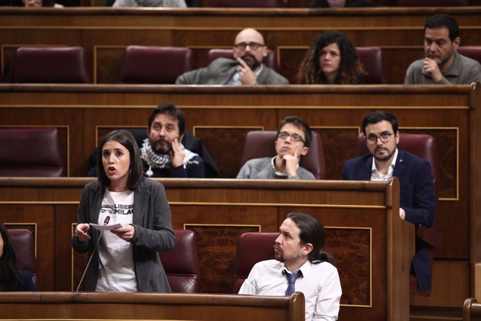 Irene Montero y Pablo Iglesias en la sesión de control al Gobierno en el Congres