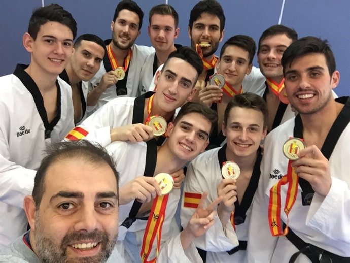 Carreira hace un 'selfie' con los medallistas del Nacional