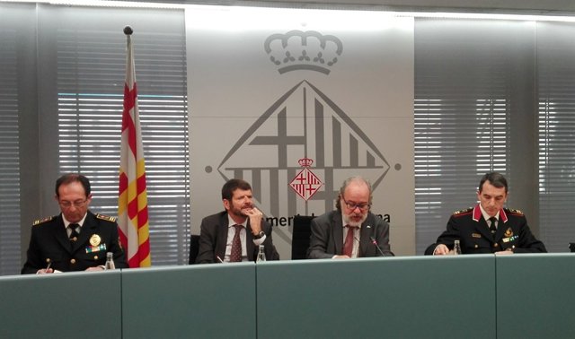 I.Vázquez (G.Urbana) A.Batlle (Mossos) A.Recasens (Aj.) J.C.Molinero (Mossos)