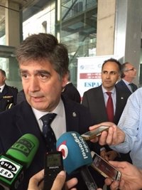 Bronca en el Senado entre Podemos y Cosidó, acusado de usar la Policía con fines partidistas