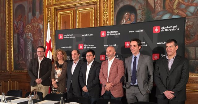 A.Valls, R.M. De Larra, S.Moreno, G.Pisarello, J.Cruz, P.Ortiz y X.Massa