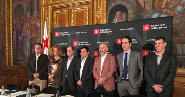 A.Valls, R.M. De Larra, S.Moreno, G.Pisarello, J.Cruz, P.Ortiz y X.Massa