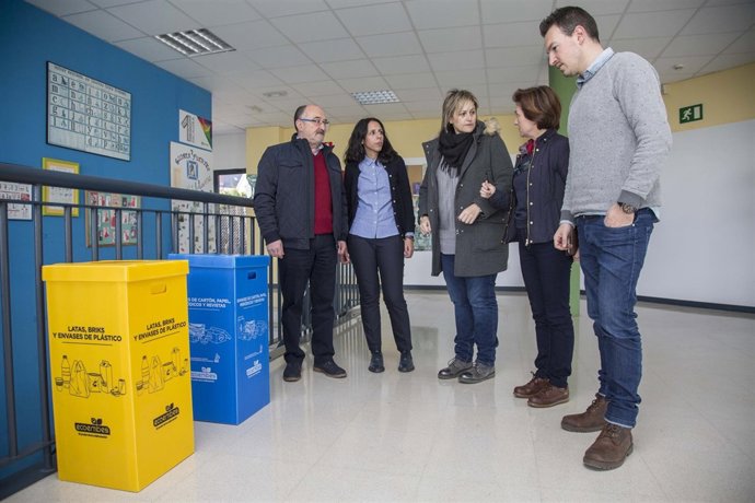 Instalación de las papeleras 