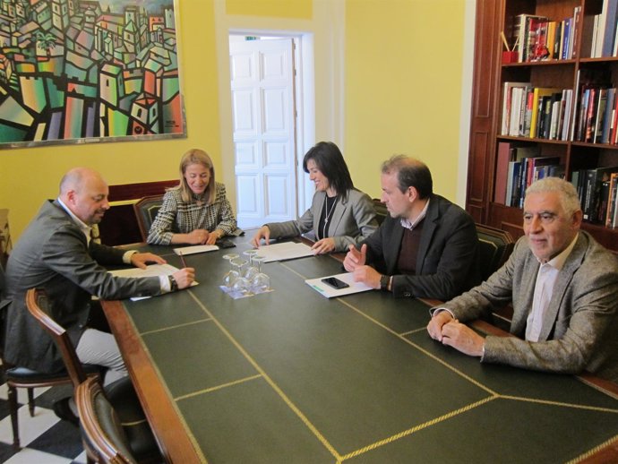 Reunión de la consejera de Educación y la alcaldesa de Cáceres                