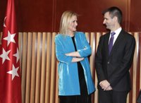 Cifuentes apuesta por una Telemadrid sostenible y de servicio público para la que hay que ir todos en la misma dirección