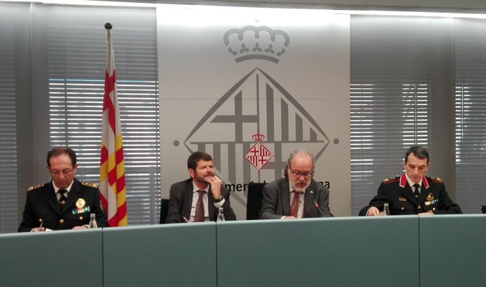 I.Vázquez (G.Urbana) A.Batlle (Mossos) A.Recasens (Aj.) J.C.Molinero (Mossos)