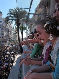 Consulta en la web municipal si eres uno de los elegidos para ver una mascletà en el balcón del Ayuntamiento en Fallas