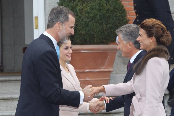 Los Reyes reciben al presidente de Argentina y su esposa