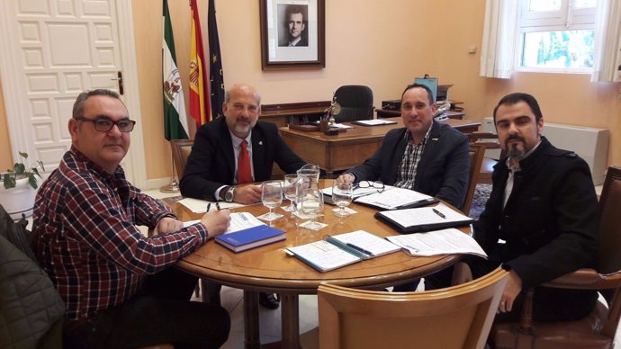 Reunión del subdelegado del Gobierno en Sevilla con una delegación de la AUGC