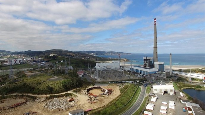 Depósito y chimenea Gas Natural Fenosa Sabón