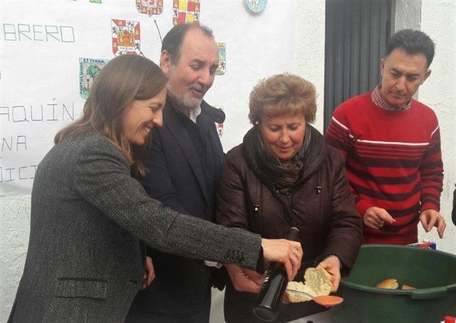 Los delegados de Educación y de Agricultura en un desayuno saludable