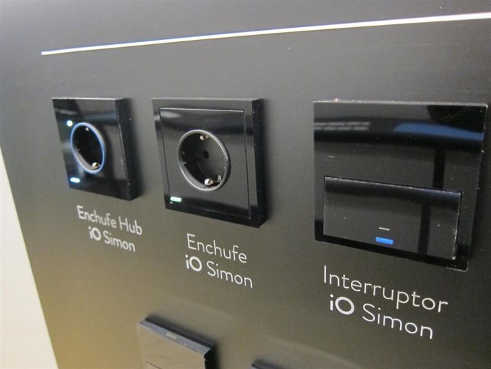 Endolls i interruptor Seriï 100 de Simon, IoT