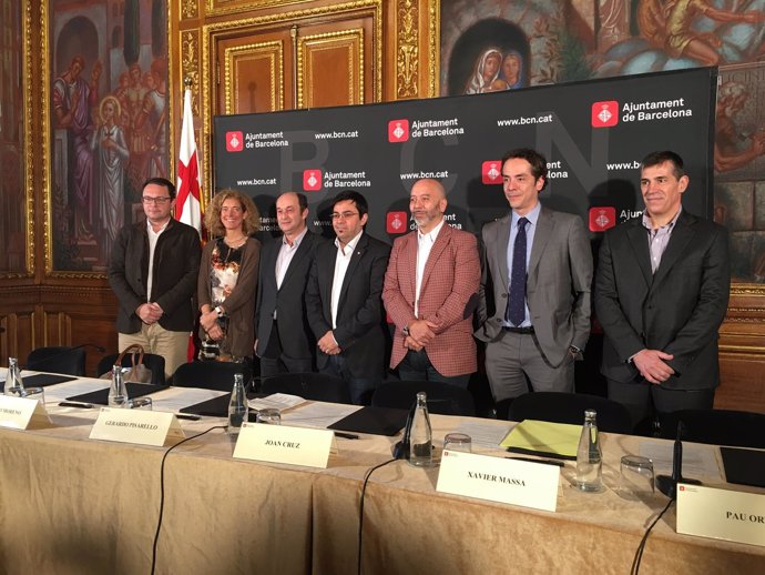 A.Valls, R.M. De Larra, S.Moreno, G.Pisarello, J.Cruz, P.Ortiz y X.Massa