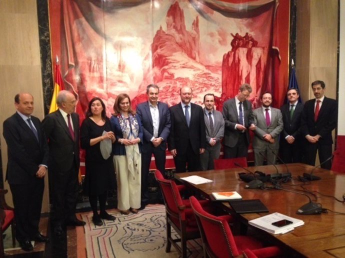 José Luis Rodríguez Zapatero con la Comisión de Hacienda del Congreso