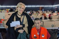 Carmena visita a los voluntarios que están llevando el recuento de las papeletas de la votación ciudadana