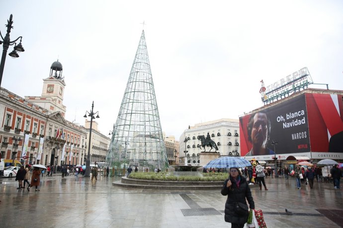Cartel de la película Narcos en la Puerta del Sol de Madrid