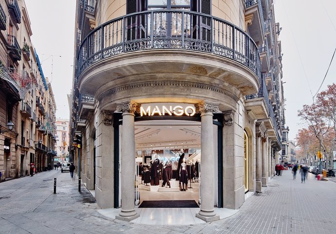 Tienda de Mango en la Rambla de Barcelona