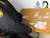 Detenido un camarero acusado de vender drogas en un local que servía alcohol a menores