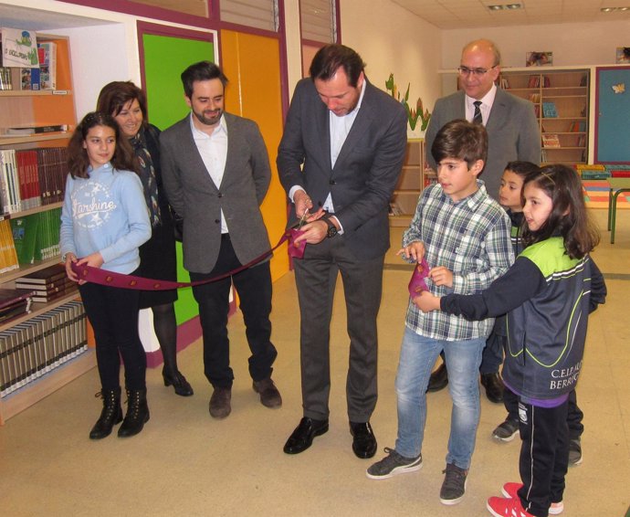 El alcalde de Valladolid inaugura la nueva Biblioteca del Alonso Berruguete  