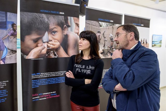 Dolores Martínez y Francisco Molina, en la visita a la exposición.