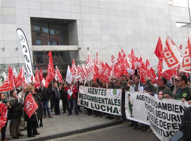 Concentración de agentes medioambientales y celadores ante Fomento