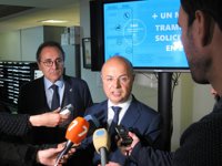 La Comunidad mantiene su "interés" en convocar oposiciones pero lo decidirá tras consensuarlo con agentes sociales